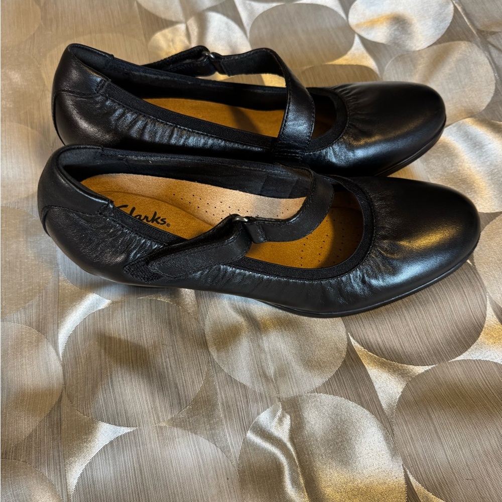 Clarks Black Leather Mary Jane Flats with Adjustable Strap - Picture 2 of 3